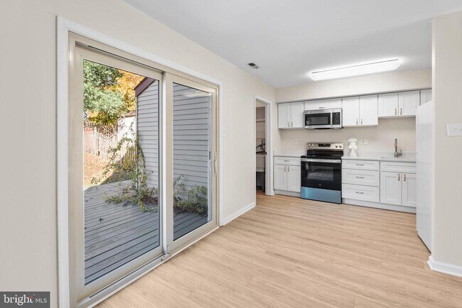 Foto del edificio - 3964 Bainbridge Ct