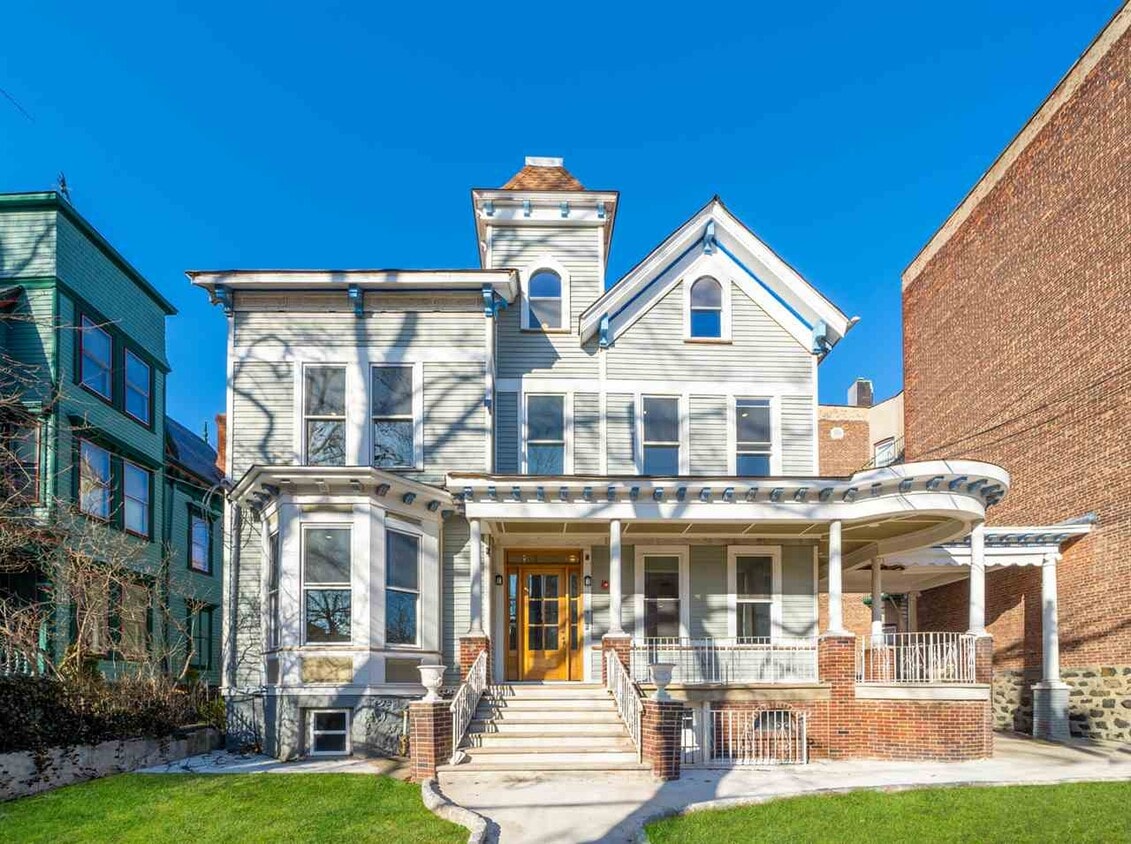 Primary Photo - 70 Sherman Pl