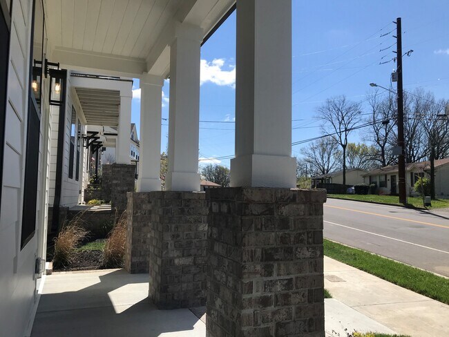 Foto del edificio - 2085 Oakwood Ave