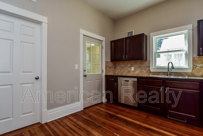 Foto del edificio - 157 Indiana Ave SW