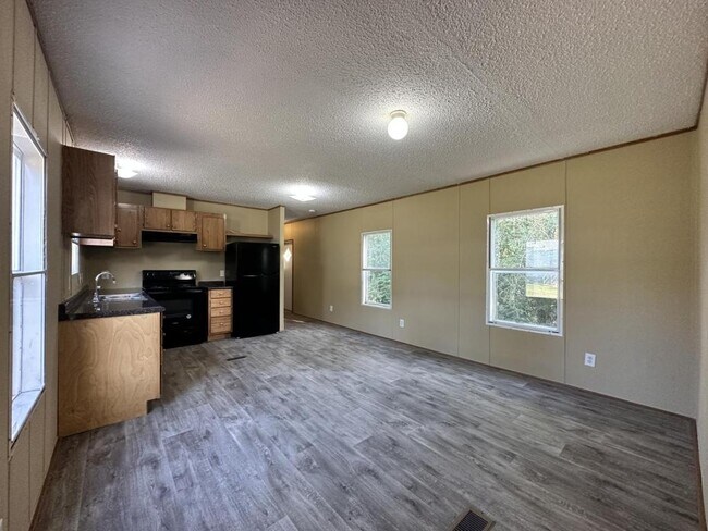 Building Photo - 125 Deer Creek Rd