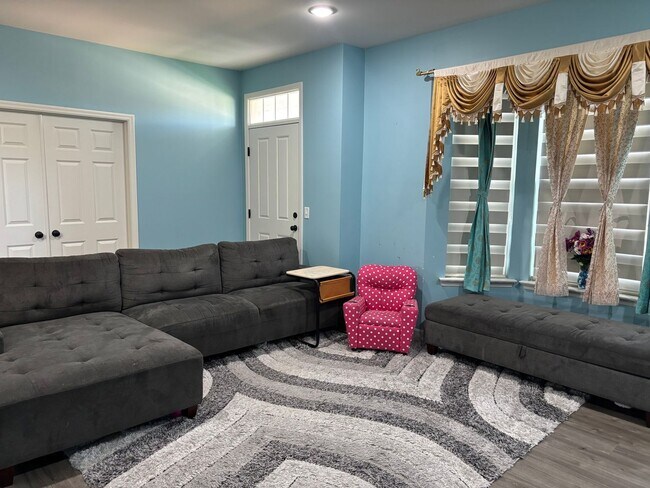 Foto del edificio - 708 Alban Aly