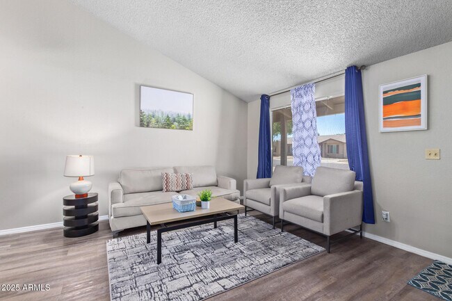 Foto del edificio - 5120 W Willow Ave