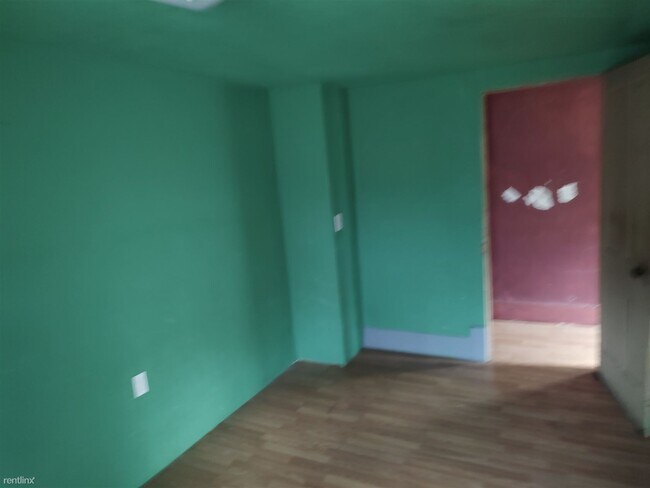 Building Photo - 3 br, 1 bath House - 130 South Pickering S...
