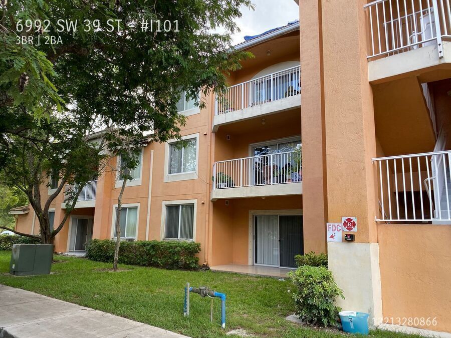 Primary Photo - 6992 SW 39th St