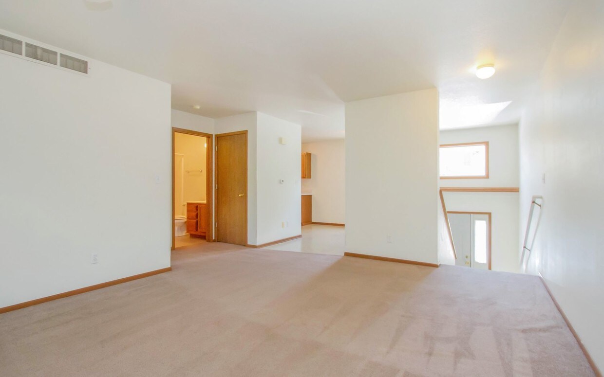Primary Photo - 216 S Kellogg Ave