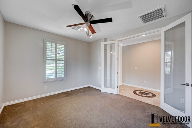 Foto del edificio - 853 Middle Valley St