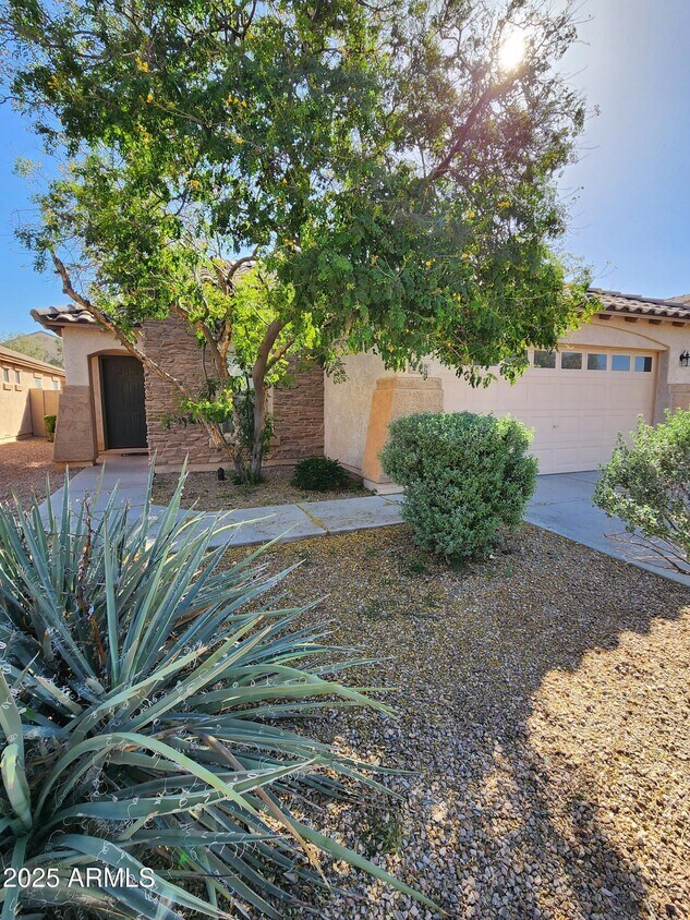 Foto principal - 43401 W Elizabeth Ave