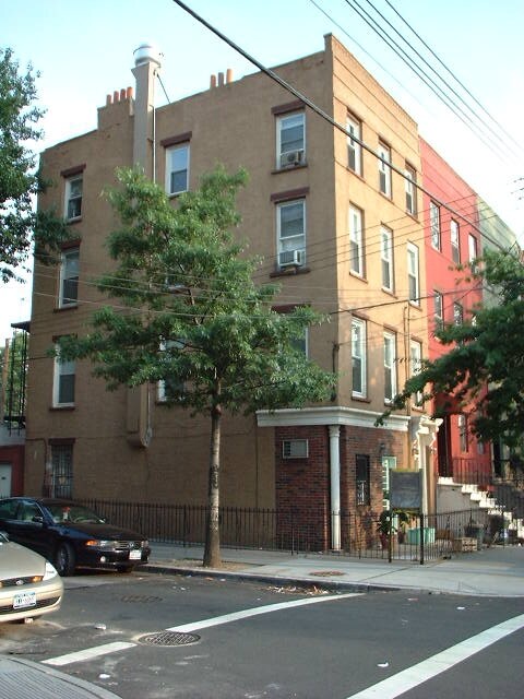 Building Photo - 543 Clinton St