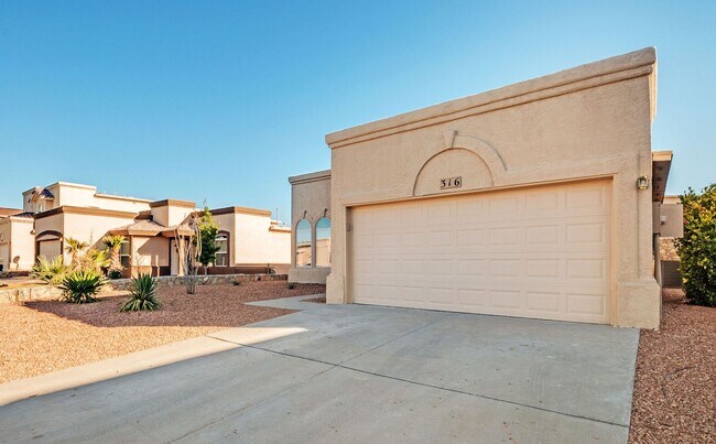 Foto del edificio - Gorgeous and Spacious Eastside Home for Rent with Refrigerated Air!