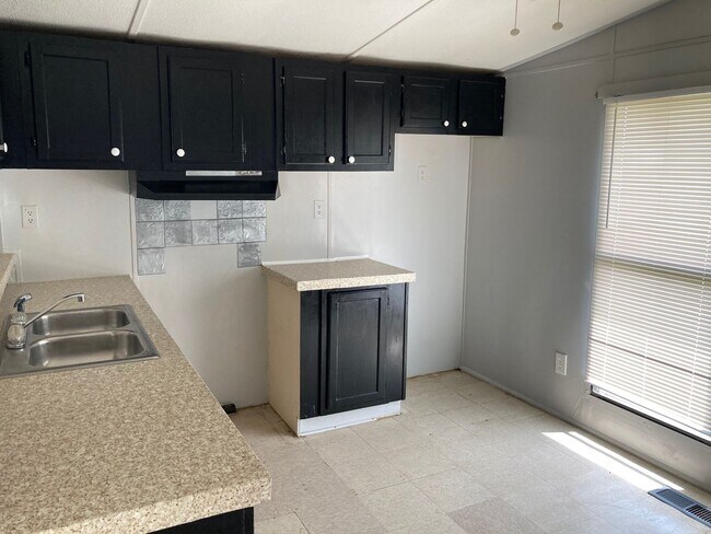 Foto del edificio - Awesome  Mobile Home in Gallaway, TN for R...