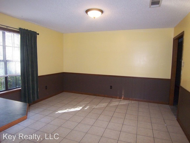 Building Photo - 175 N Dogwood Ln
