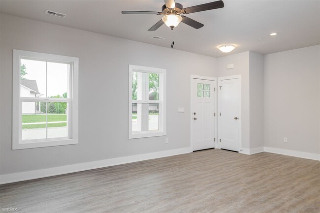 Building Photo - 3 br, 2.5 bath Townhome - Hughes Century C...