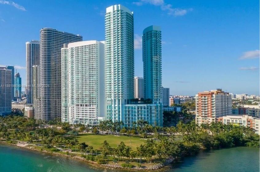 Foto principal - 1900 N Bayshore Dr