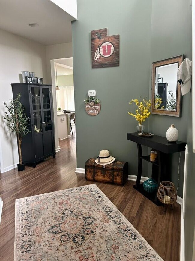 Building Photo - **Beautifully Maintained 3 Bedroom Home with Study, Screened Porch & Fenced Yard**