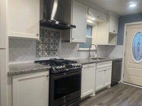 Building Photo - 10020 Losa Dr