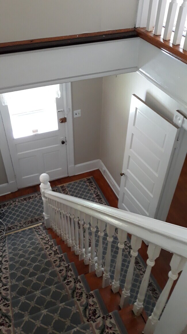 Building Photo - 2644 N Beechwood Pl
