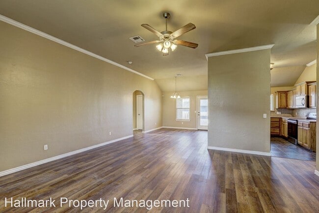 Building Photo - 4 br, 2 bath House - 9332 Pear Street