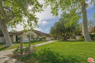 Building Photo - 10415 Larwin Ave