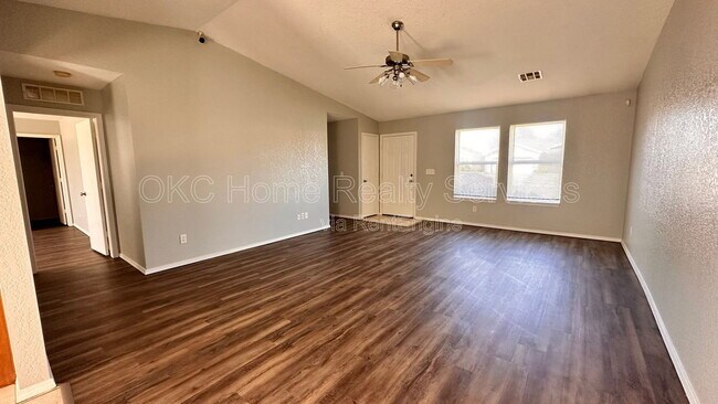 Foto del edificio - 5520 Bush Creek Way