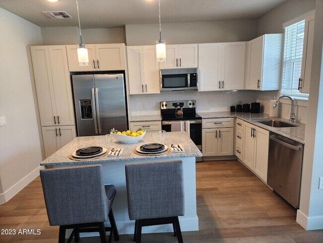 Foto del edificio - 1375 N 145th Ave