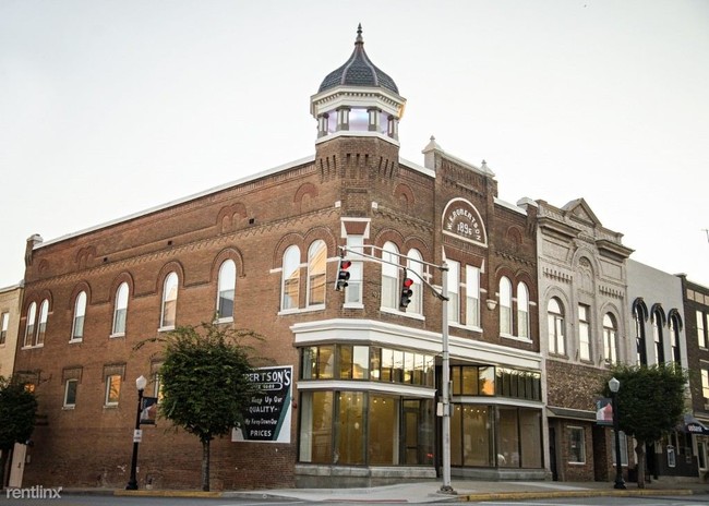 Building Photo - 100 W Main St