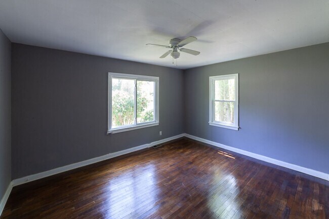 Building Photo - Inviting 4-Bedroom Home with Modern Features