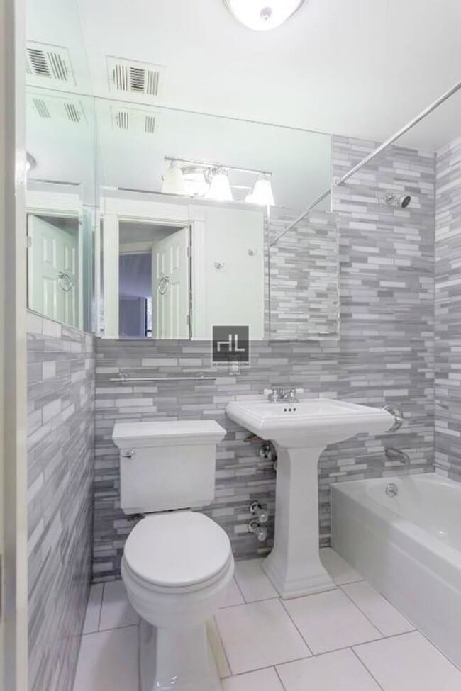 Building Photo - W 14TH ST.