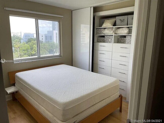Foto del edificio - 816 NW 11th St