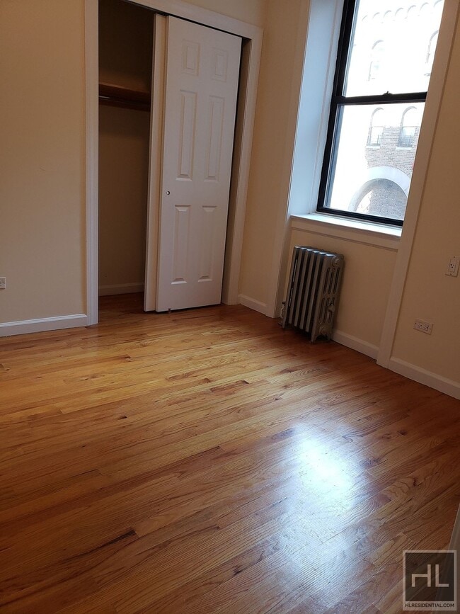 Building Photo - AMAZING ONE BEDROOM APARTMENT!! AMAZING DE...