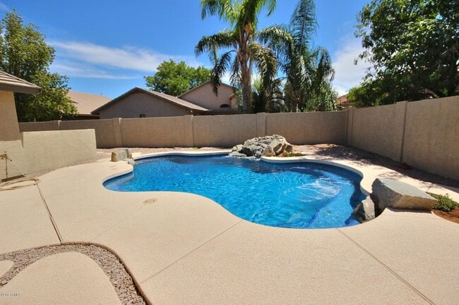 Building Photo - Charming and beautiful newly remodeled Gilbert home!!