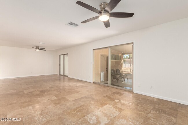 Foto del edificio - 5031 E Pershing Ave