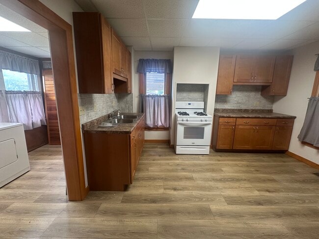 Building Photo - 305 N Lehigh Ave