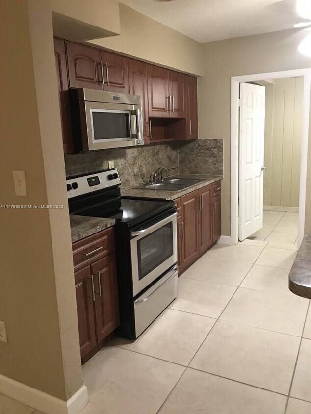 Foto del edificio - 1225 NW 102nd St