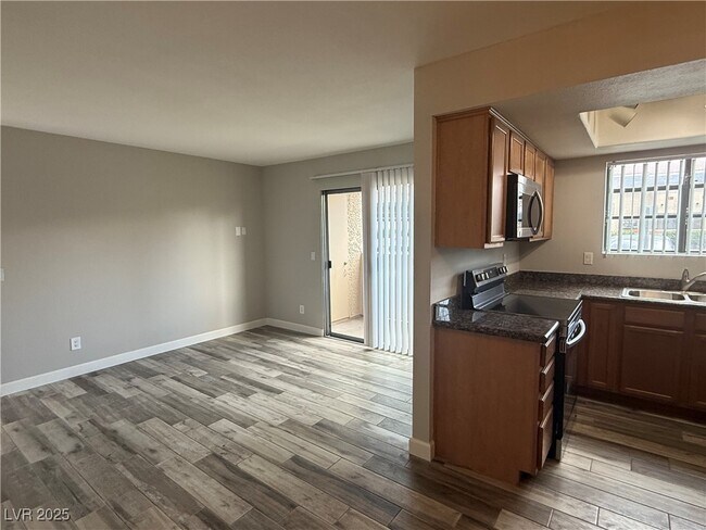 Foto del edificio - 7200 W Pirates Cove Rd