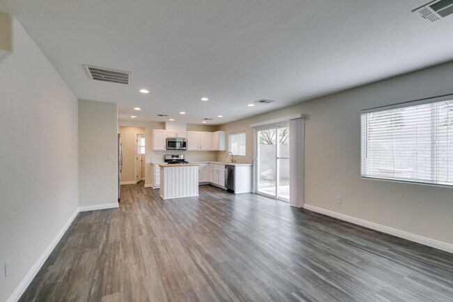 Foto del edificio - NORTH LAS VEGAS, ELDORADO 3 BEDROOM, 2.5 BA HOME, UPDATED, MOVE IN READY