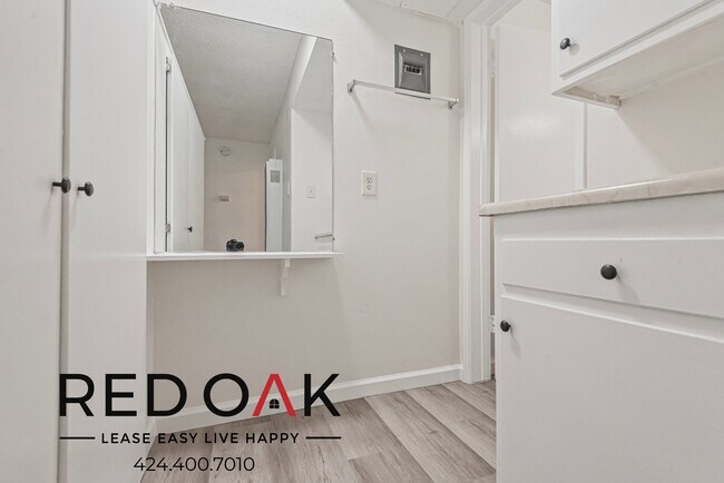 Building Photo - 12211 S Manor Dr