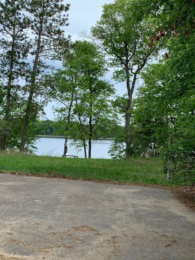 Building Photo - 3 Bedroom Plus loft, 1-3/4 Bathrooms Home ...