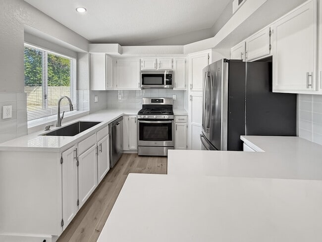 Foto del edificio - 69736 Cypress Rd