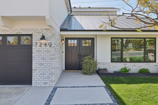 Building Photo - 7249 Mimosa Dr