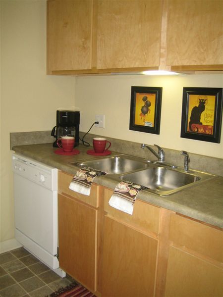 Building Photo - 408 Fairway Mdws