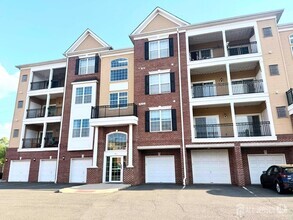 Building Photo - 531 Doral Ct