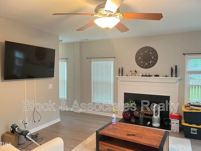 Building Photo - 108 Mint Ct