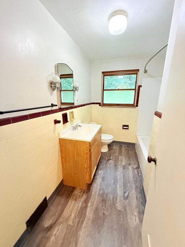 Foto del edificio - Freshly updated 4BD 1.5BA in Verona!!!