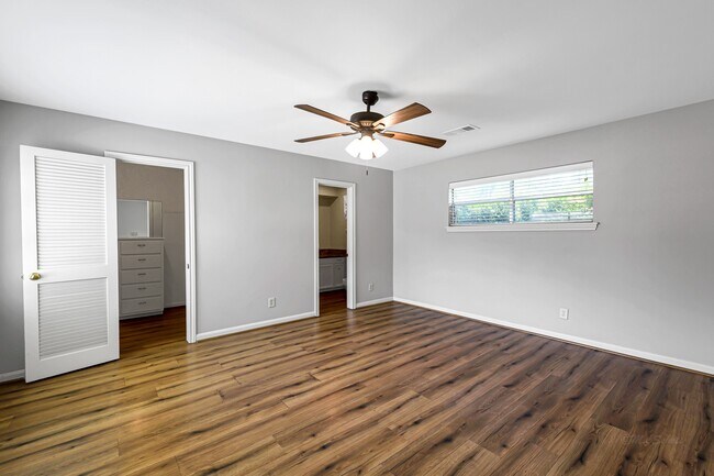 Foto del edificio - 614 Val Lena Dr