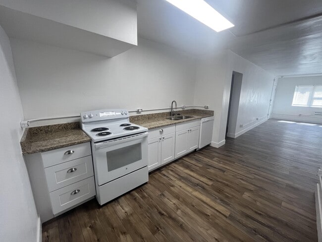 Building Photo - 508 27th St