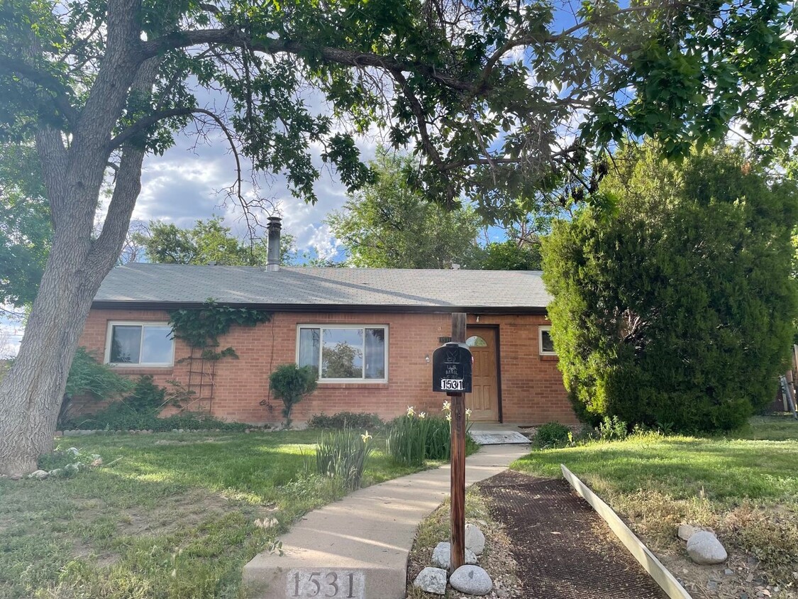 Foto principal - 3 BED/2 BATH HOME IN THORNTON AVAILABLE MAY 7