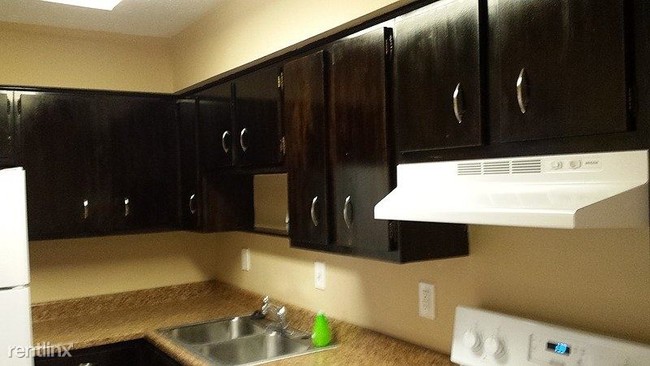 Building Photo - 1 br, 1 bath Condo - 7068 Wildwood Circle 150