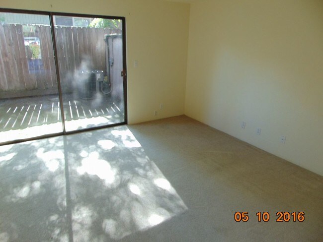 Foto del edificio - 821 E 10th St