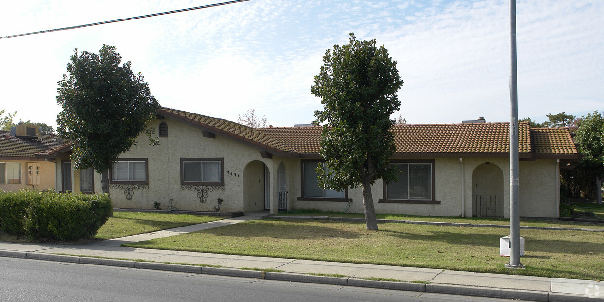 Building Photo - 2445-2451 N Winton Way
